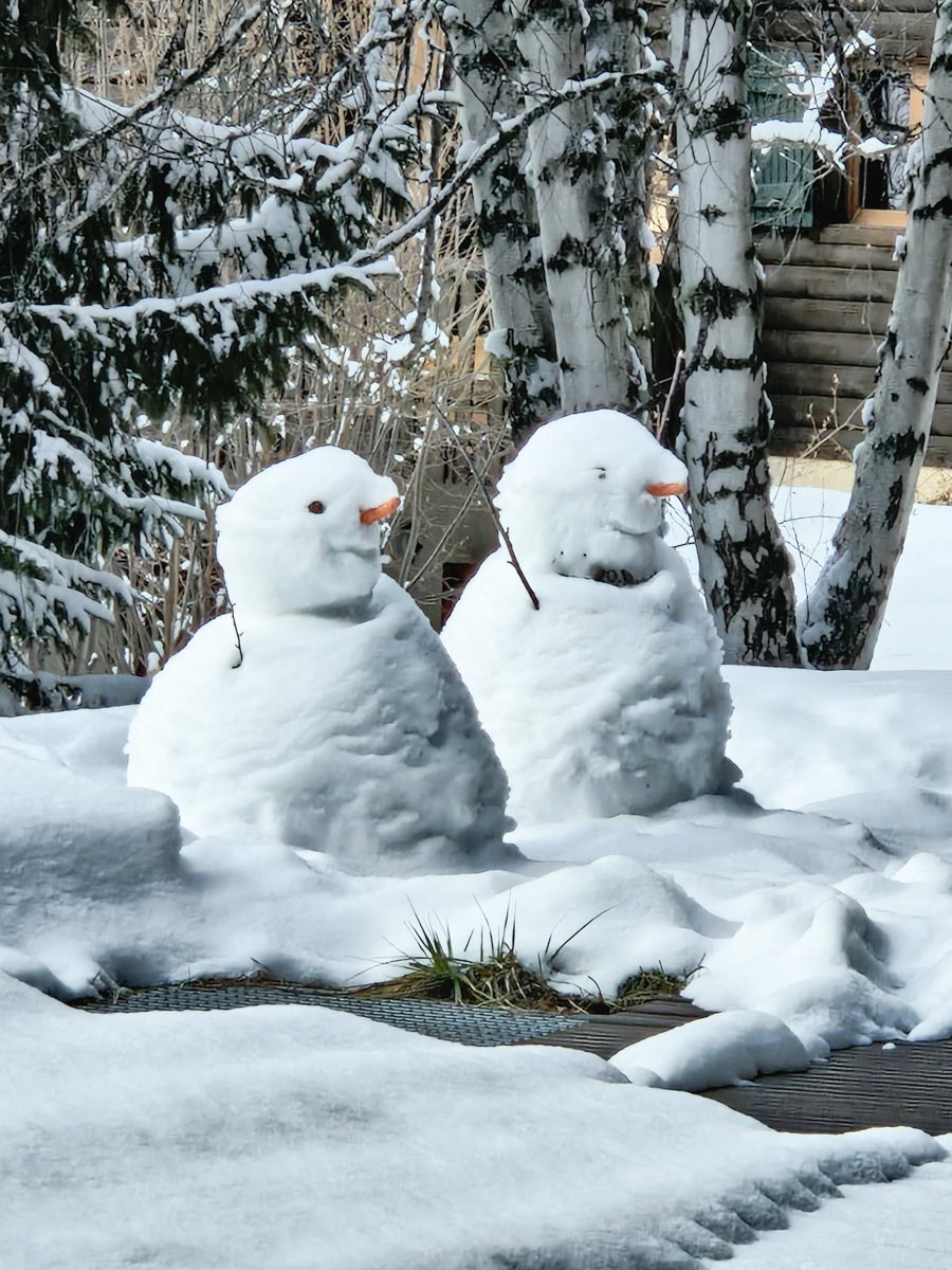snowmen at La Cour aux Ecureuils in plan peisey paradiski in france